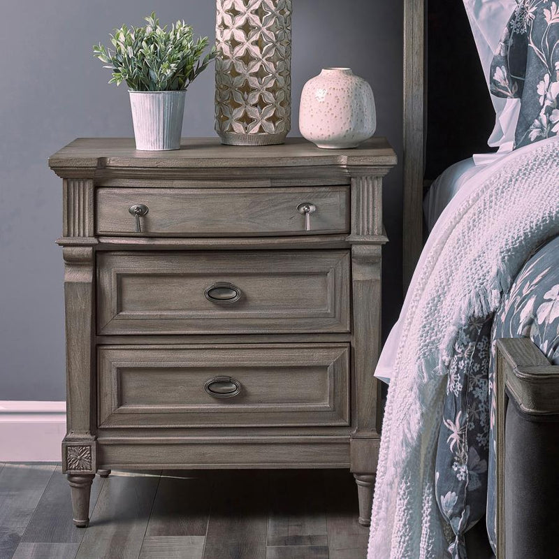 Alderwood - 3-Drawer Nightstand - French Grey.