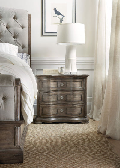 Woodlands - 3-Drawer Nightstand.