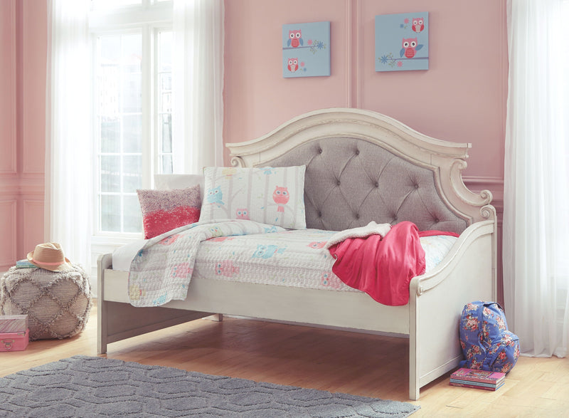 Realyn - Chipped White - Twin Day Bed With Storage.