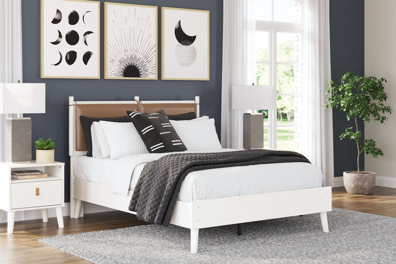 Aprilyn - Panel Bed