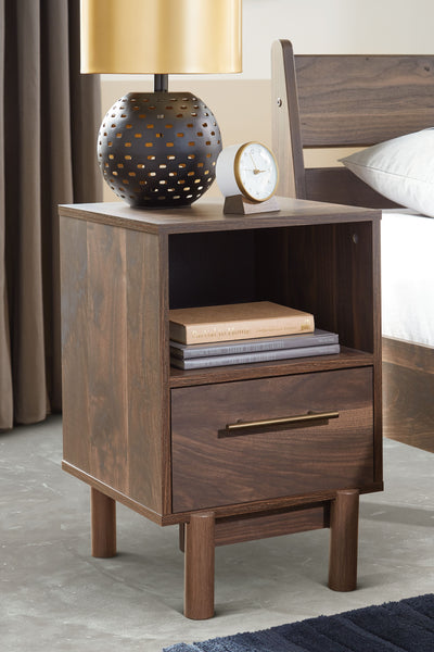 Calverson - Mocha - One Drawer Night Stand - Medium.