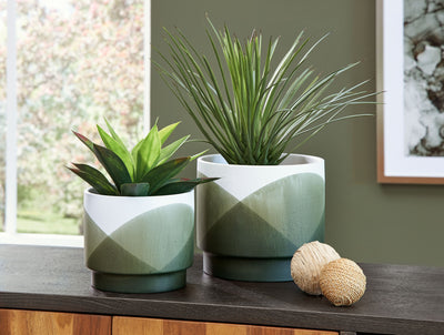 Ardenridge - Green / White - Planter Set (Set of 2) - Planters - Grand Furniture GA