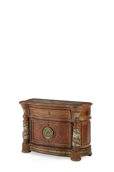 Villa Valencia - Bachelor's Chest.