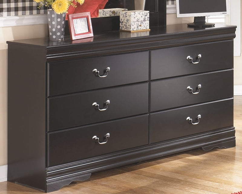 Huey - Black - Six Drawer Dresser.