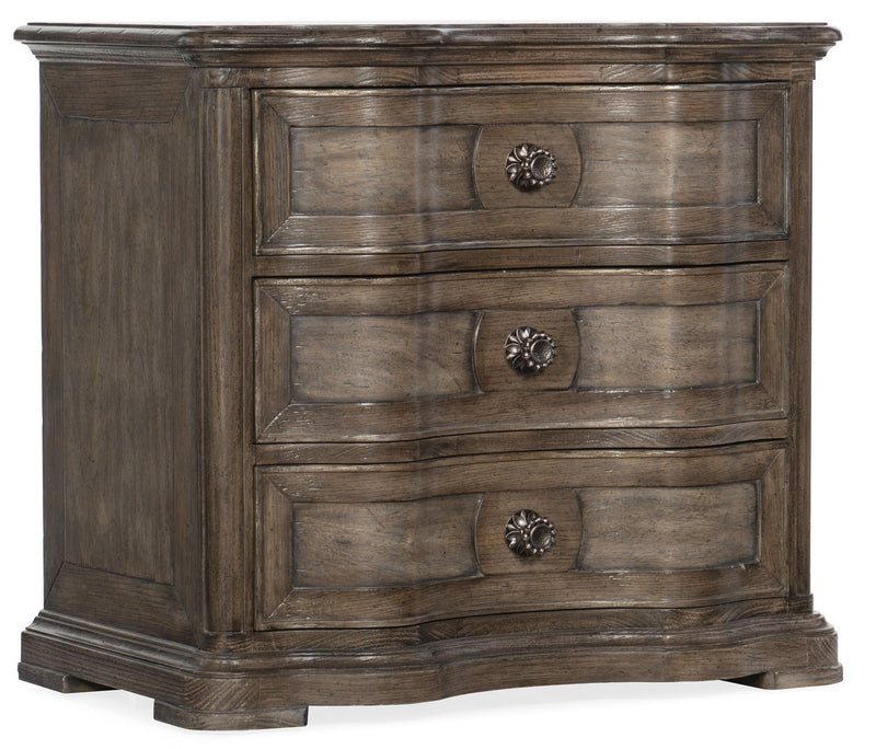 Woodlands - 3-Drawer Nightstand.