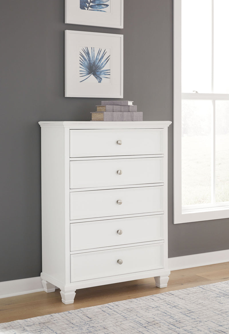 Fortman - White - Five Drawer Chest.