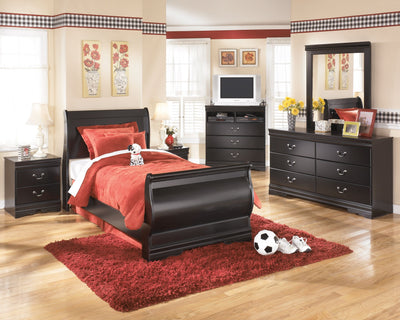 Huey - Black - Six Drawer Dresser.